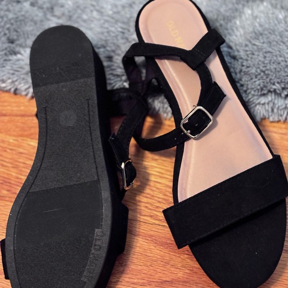 Elegant Black suede sandals. - Picture 2 of 4
